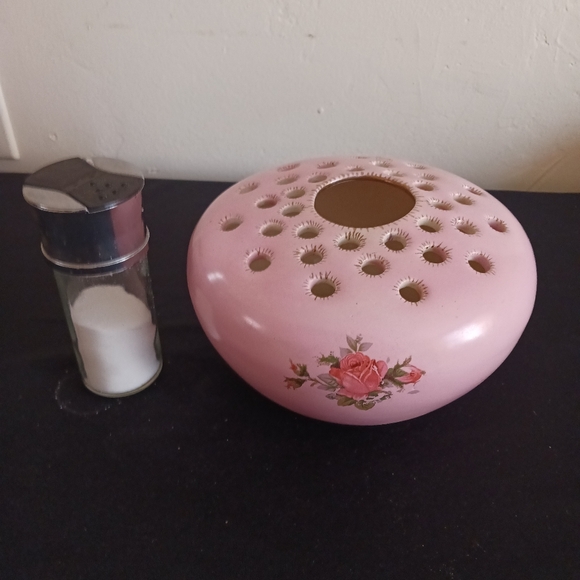 Granny Cottage core flower frog vase design pink roses - Picture 3 of 7